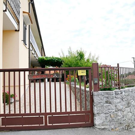 Apartma Cuk Dutovlje Exterior foto
